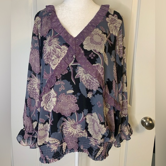 18/20 Women’s Floral V-Neck Women's Top, Preloved in Good Condition, P2P 24” - Picture 1 of 4